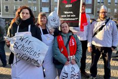 Das Team der Lewandowski Bio-Bäckerei Schmidt aus Cottbus zeigte Flagge. Bäckereien gehören zu den am stärksten von der aktuellen Politik betroffenen Branchen.