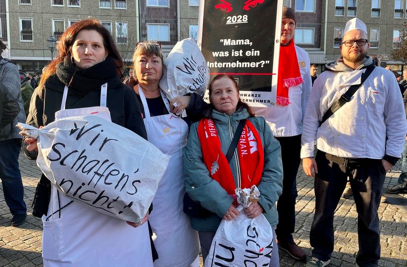Das Team der Lewandowski Bio-Bäckerei Schmidt aus Cottbus zeigte Flagge. Bäckereien gehören zu den am stärksten von der aktuellen Politik betroffenen Branchen.
