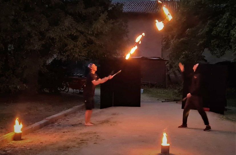 Cyrkus-Feuershow anlässlich Sommerfest des Lionsclubs im Juni 2022.