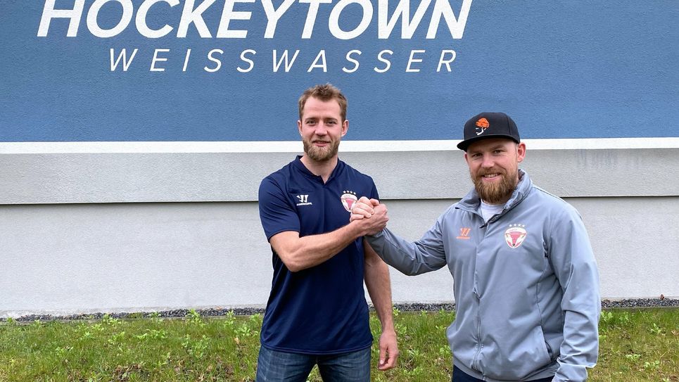 Co-Trainer Andre Mücke (rechts) und der neue Füchse-Verteidiger Dominik Bohac.