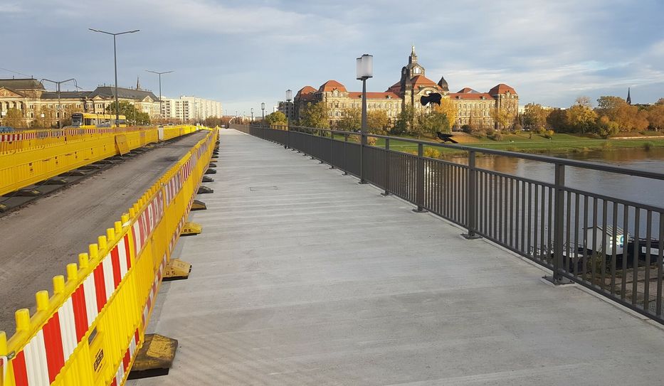 Der neue Fuß- und Radweg ist jetzt freigegeben. Fotos: Schiller