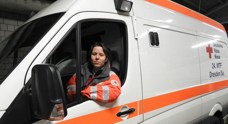 Jana Lindner kommt auf über 1.300 Stunden ehrenamtliche Arbeit im Jahr, fährt dafür von Pirna nach Dresden. Foto: cpö