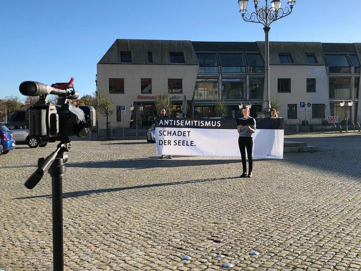 Filmaufnahmen auf dem Marktplatz zum Gedenken an die Opfer des Nationalsozialismus. Foto: Anne Broda