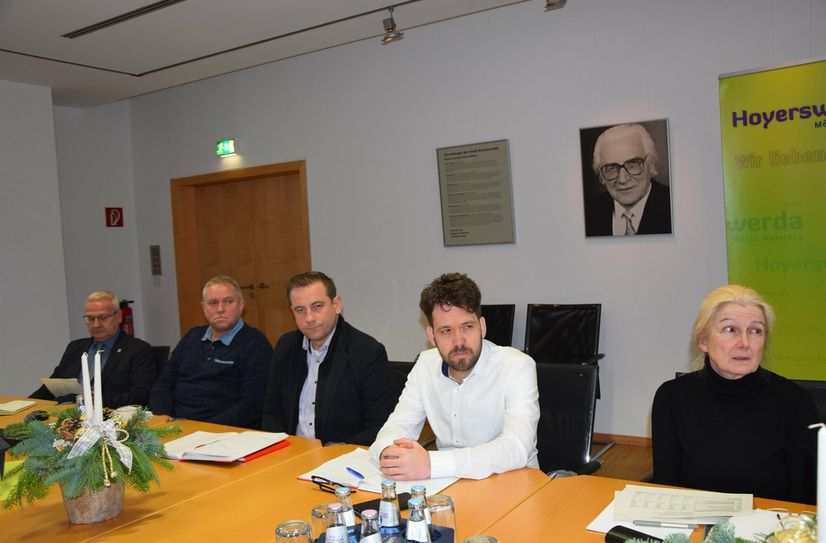 OB Torsten Ruban-Zeh, Olaf Dominick, Christian Hoffmann, Robert Böhme und Annette Krzok (v.l.) informieren die Presse.