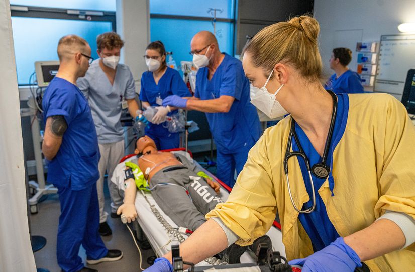 Bei einem Szenarientraining in der Zentralen Notaufnahme wurden exemplarisch die Abläufe bei einer Patientenversorgung dokumentiert und den Gutachtern vorgelegt.