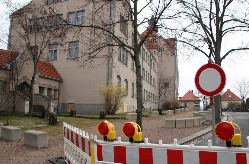 Der Vorplatz vor dem Franziskaneum, die stillgelegte Kändlerstraße, wird jetzt nicht nur als Pauenplatz genutzt, sondern auch entsprechend umgestaltet. Foto: Farrar