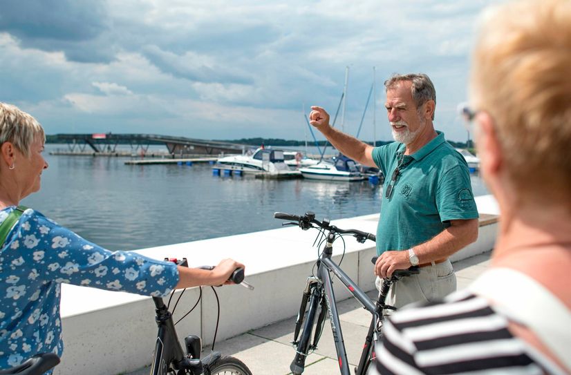 Zu den Seenlandtagen begleitet Gästeführer Heinz Müller Interessierte auf einer 40 Kilometer langen Radtour um den Senftenberger und Geierswalder See.