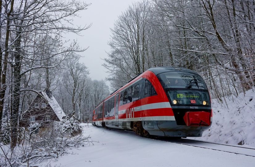 Der Ski- und Wanderexpress RE 19 bei Geising.