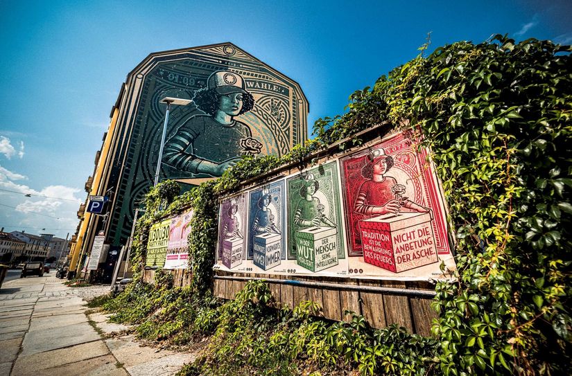 Bereits 2019 sorgte im Rahmen der Sächsischen Landtagswahl eine Street-Art-Fassadengestaltung in Dresden als Sachsens größtes Wahlplakat medial und deutschlandweit für Aufsehen.