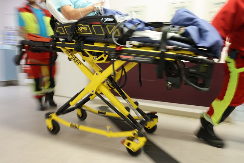 Oft werden Patienten vom Rettungsdienst in die Notaufnahme nach Senftenberg eingeliefert. In den Notaufnahmen der Sana Kliniken Niederlausitz werden sie medizinisch kompetent versorgt.