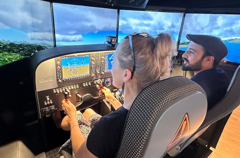 Die Flug Akademie Cottbus bietet drei komplett ausgestattete Flugsimulatoren, wo Naturwissenschaft in praktischer Anwendung erlebt werden kann.