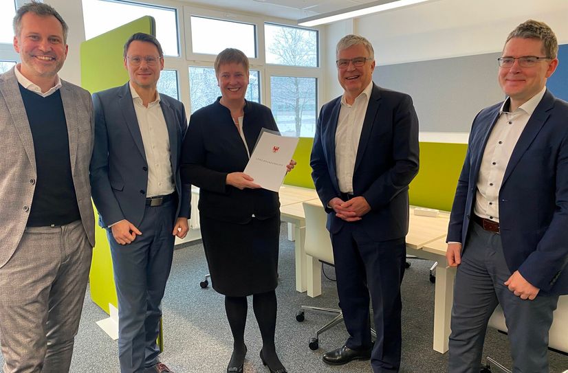 OB Tobias Schick, Sebastian Scholl (CTK-Direktor Finanzen und Digitalisierung), Dr. Ulrike Gutheil, Dr. Klaus Freytag und Dr. Steffen Ortmann