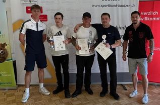 David Wätzlich, Tommy Dietze, Sven Hanusch, Maik Neumann und Tom Schneider bei der Vorrunde für die 3. Kreis-Dartsmeisterschaft.