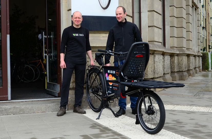Frank Flügel (GS Velo) und Nils Larsen (ADFC) mit »Striesanne« (v.l.).