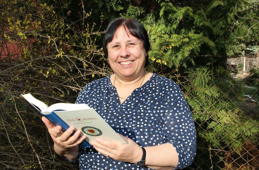 Kathrin Schubert ist Pfarrerin im Evangelischen Kirchenkreis Niederlausitz, der sich von Lübben im Norden über Lübbenau, Finsterwalde bis nach Senftenberg im Süden erstreckt. Im gesamten Kirchenkreis leben knapp 30 000 Christen.