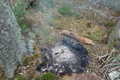 Mit diesem Foto meldeten die Wanderer die noch schwelende Feuerstelle.