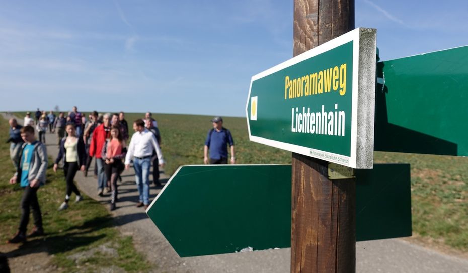 Der gut ausgeschilderte Panoramaweg von Lichtenhain nach Mittelndorf. Fotos: D. Förster