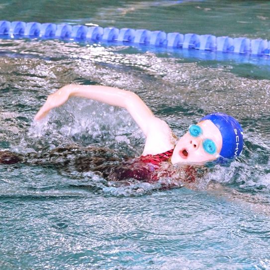 Paula Gallwitz (acht Jahre), Dritte Rückenschwimmen. Foto: Sportclub Riesa e.V.