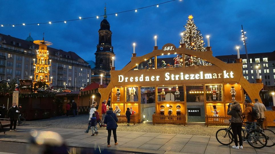 Wunderschön, wie es leuchtet - hoffentlich bis zum Ende des 587. Striezelmarktes am 24. Dezember. Fotos: Pönisch