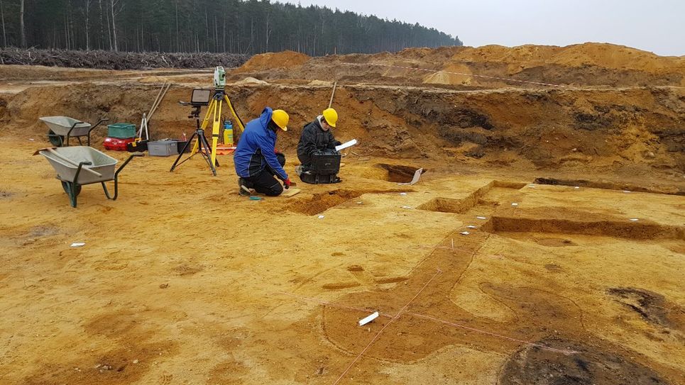 Archäologen bei Untersuchungen im Tagebau Nochten. Foto: LEAG