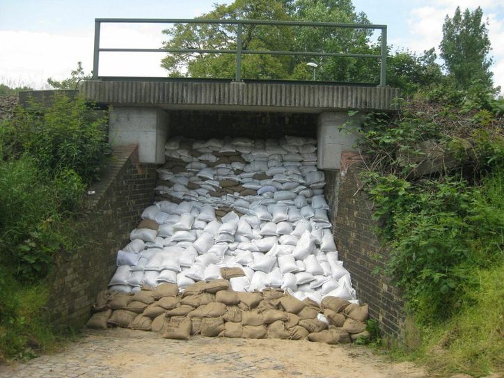 Sandsäcke beim Hochwasser 2013. Foto: Farrar
