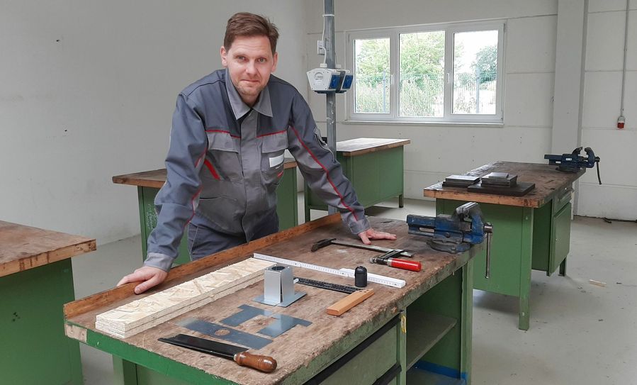 Stephan Franck freut sich auf viele interessierte Kinder und Jugendliche, die in den Ferien den ersten Kontakt zum lokalen Handwerk aufnehmen wollen. Foto: Farrar