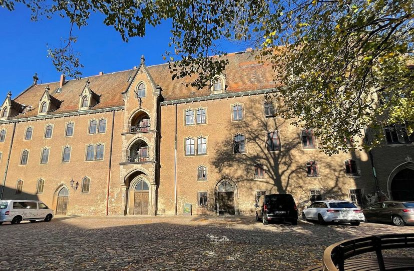 Kornhaus auf dem Meißner Domplatz.