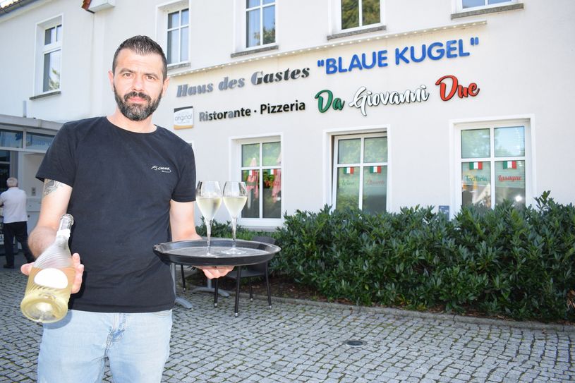 Hristijan Simonovski eröffnet am 11. September sein mediterranes Restaurant in der "Blauen Kugel" Cunewalde.