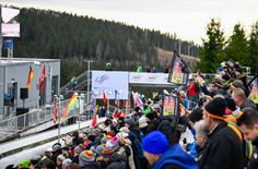Jubelnde Zuschauer beim IBSF Bob- und Skeleton Weltcup.