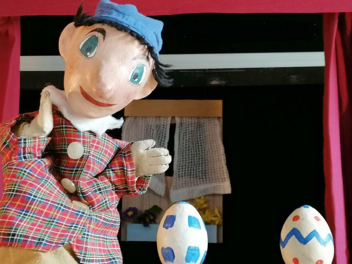 Das Stück "Kasper und der Eierdieb" geht am 14. April im Mitteldeutsches Marionettentheatermuseum Bad Liebenwerda über die Puppenspielbühne.