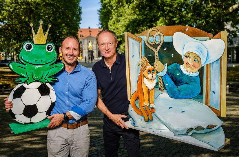 René Arndt (re.) vom Handels- und Kulturverein Hauptstraße e.V. freut sich gemeinsam mit Alexander Wuttke (Vonovia, li.) in diesem Jahr über viele kleine und große Besucher.