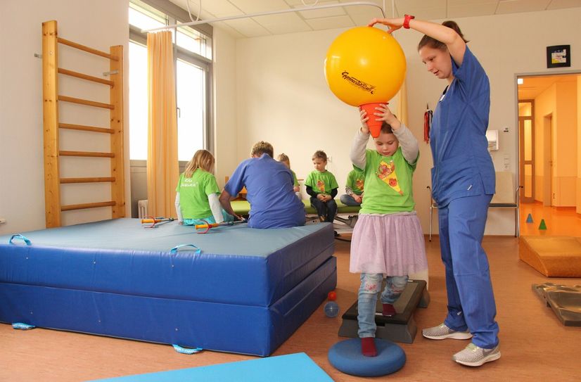 Aktiv wurde man auf dem Bewegungsparcours der Physiotherapie.