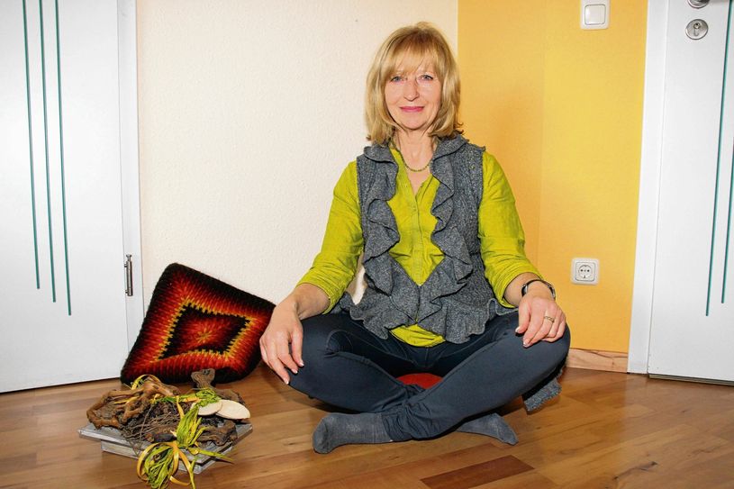 Monika Theile hat viele Talente. Yoga gehört dazu. Foto: sts
