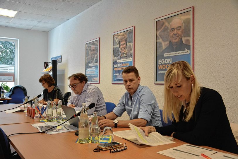 Rita Richter, Torsten Jurk, Kai Noack und Janine Kantor (v.l.) können die Thematik nicht verstehen. Foto: db