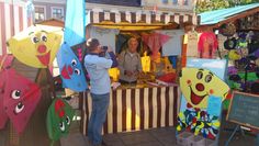 Drachenvater Dieter Klante aus Drebkau an seinem Stand.