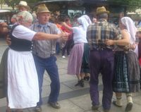 Volkstänze gehören auch zum traditionellem Gut der Trachtengruppe Nowa Niwa.