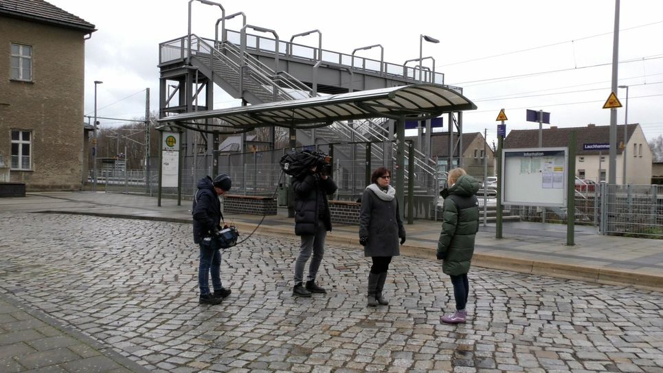 Nach dem RBB-Fernsehen hat sich nun auch der Privatsender RTL mit der Bahnhofsproblematik in Lauchhammer befasst. Im Februar war ein Team des Senders vor Ort.