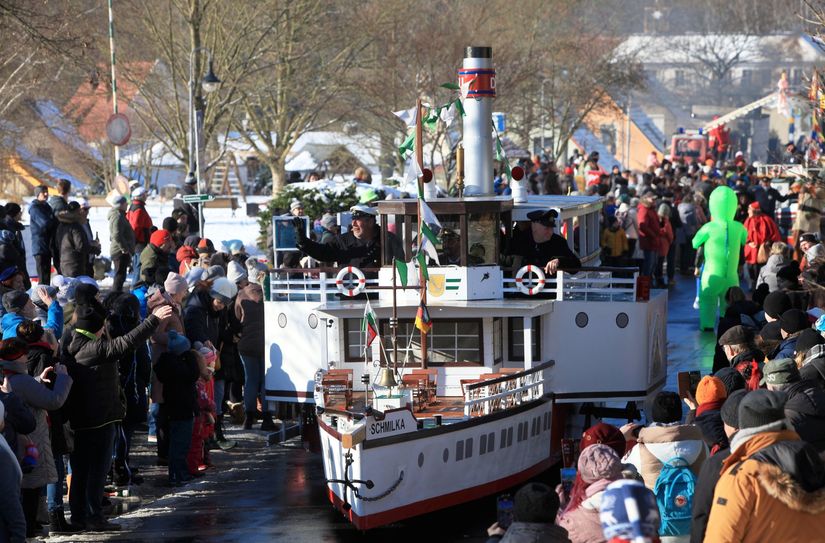 Die traditionellen Schifferfeste sollen zu Jahresbeginn den Winter vertreiben.