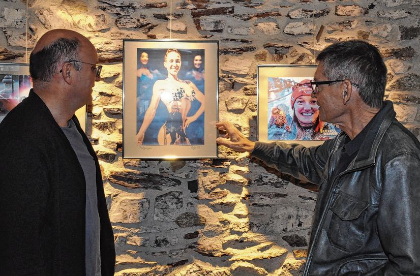 Falk Beyer (r.) im Gespräch mit dem Geschäftsführer der Kulturzentrum Großenhain, Jörg Rietdorf.