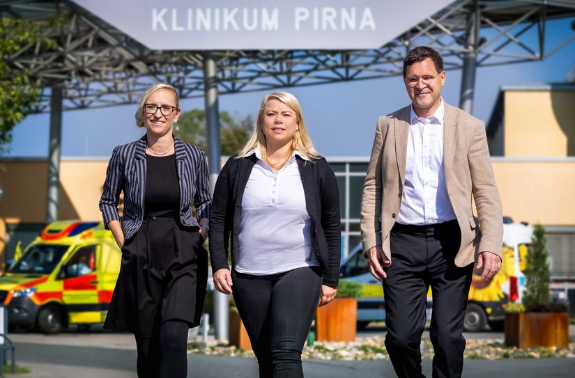 Mit Diana Richter (Klinikgeschäftsführerin), Dr. med. Felix Schubert (Ärztlicher Direktor) und Theresa Lang (Pflegedirektorin) stellt sich die Leitung im Helios Klinikum Pirna neu auf.