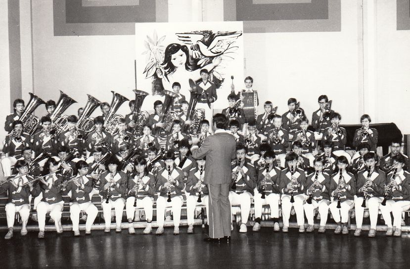 Das Jugendblasorchester 1984 in der Aula des Augustum-Annen-Gymnasiums. Foto: Vogt