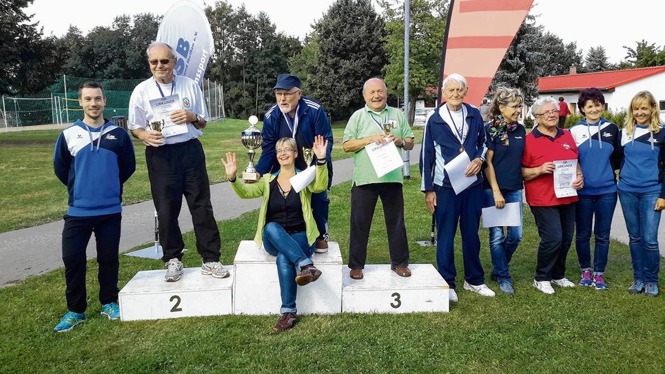 Seniorensportfest mit fitten älteren Menschen. Foto: FF