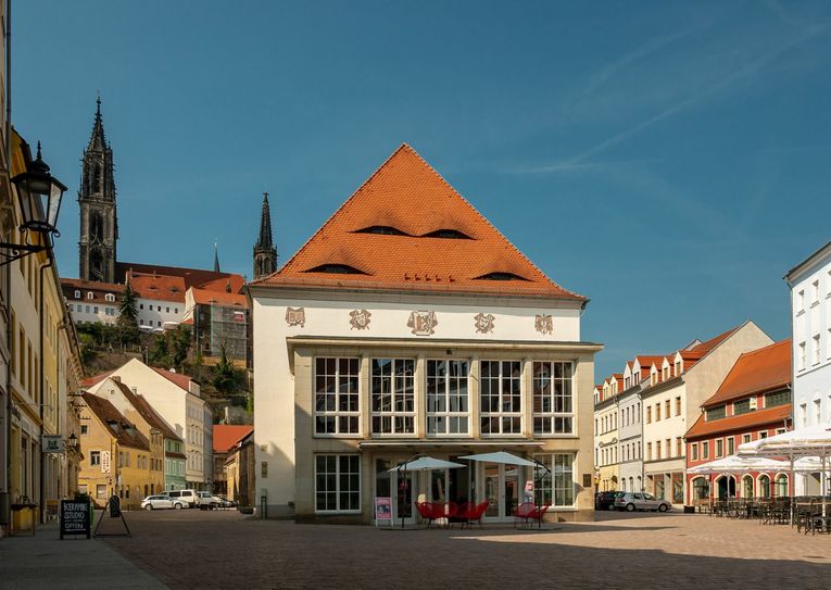Ein erster Schritt den neuen Theaterplatz weiter zu beleben, könnte die 23. Trilaterale Sommerwerkstatt sein: Öffentliche Performance am 23. Juli, 18 Uhr (verlegt auf den Heinrichsplatz).   Foto: Farrar