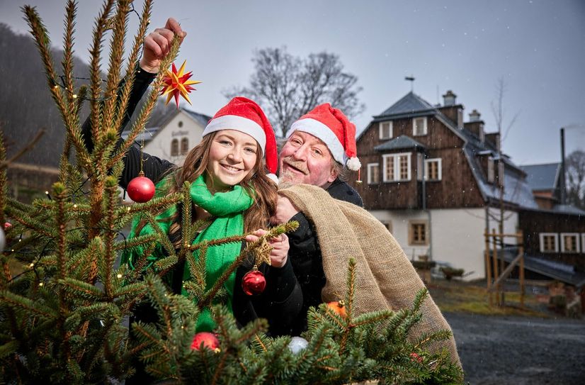 Alice Krauße und Silvio Dulas zum Adventszauber im Bienhof ein.
