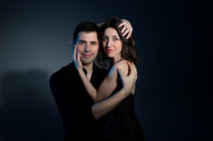 Das Anton und Maite Piano Duo.