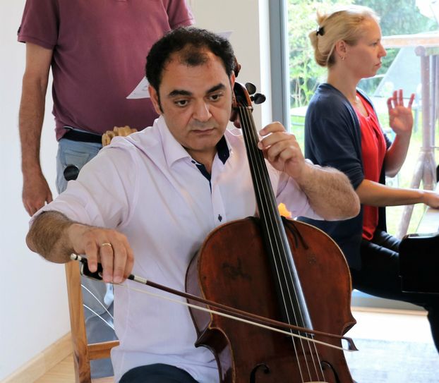 Nassib Ahmadieh, Cellist und Vorsitzender des Kulturvereins K3 Finsterwalde, hofft auf viele Unterstützer beim Benefizkonzert am 3. April in der Trinitatiskirche.