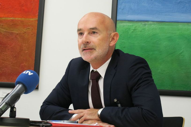 Dr. Götz Brodermann, Geschäftsführer der Carl-Thiem-Klinikum Cottbus gGmbH (CTK), nahm in einer Pressekonferenz Stellung zu den umfangreichen Plänen. Foto: jho