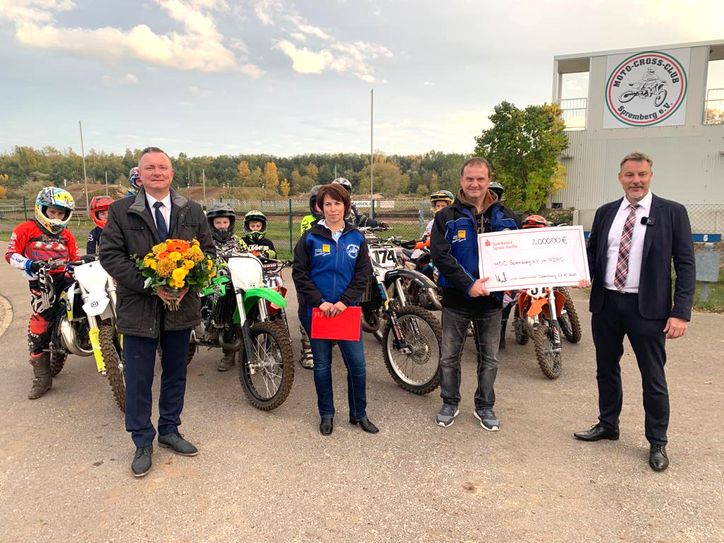 Spendenübergabe an den MCC Spremberg e.V. im ADAC. Foto: Sparkasse