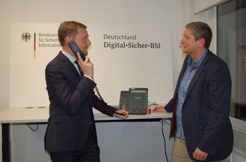 Ministerpräsident Michael Kretschmer (li.) und BSI-Präsidentin Claudia Plattner.