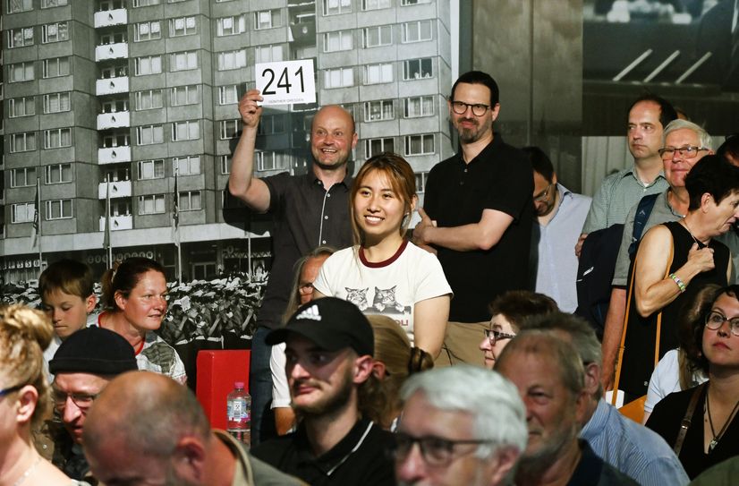 Der Andrang  der Bieter war überwältigend.